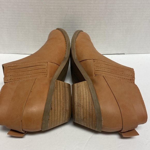 Report Shoes - Report tan leather ankle boots size 9